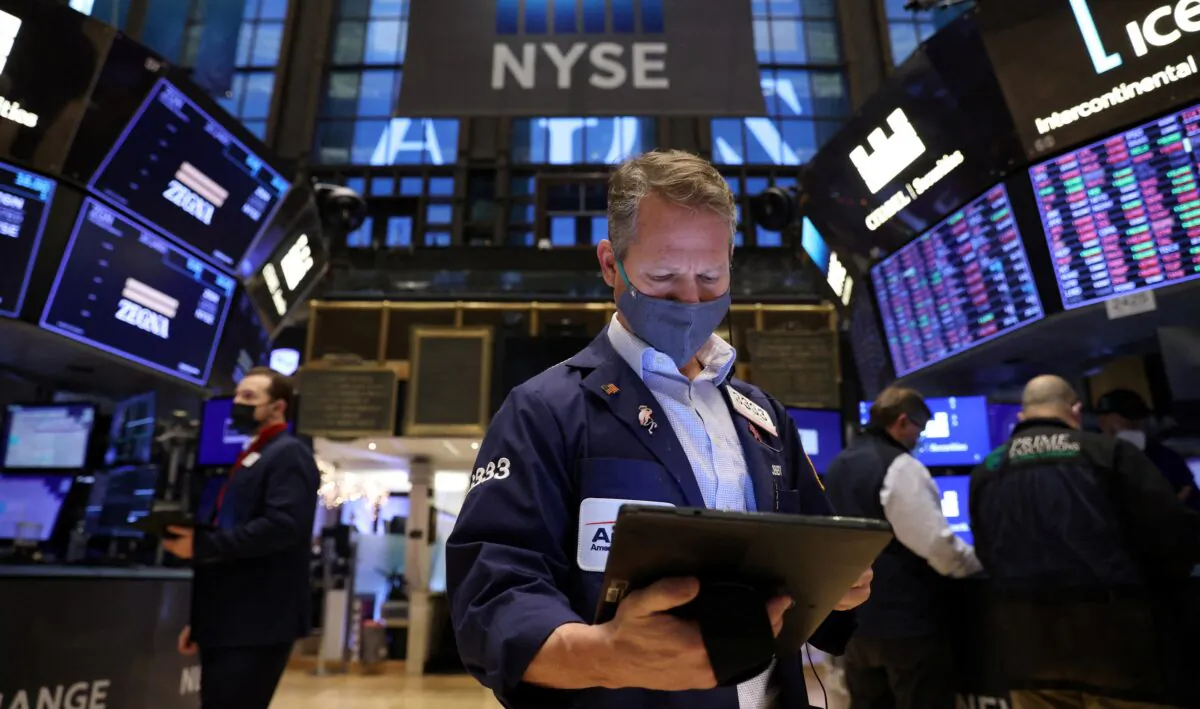 A trader works on the trading floor at the New York Stock Exchange (NYSE) as the Omicron coronavirus variant continues to spread in Manhattan, New York City, N.Y., on Dec. 20, 2021. (Andrew Kelly/Reuters)