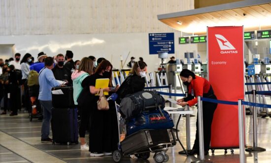 Thousands More Flights Canceled as COVID-19 Continues to Disrupt Holiday Travel