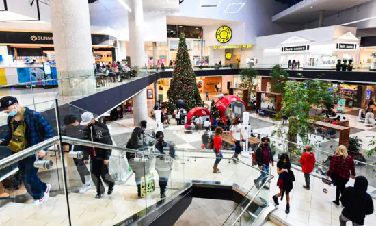 4 Hammer-Wielding Suspects Hit Arcadia Mall in Broad Daylight