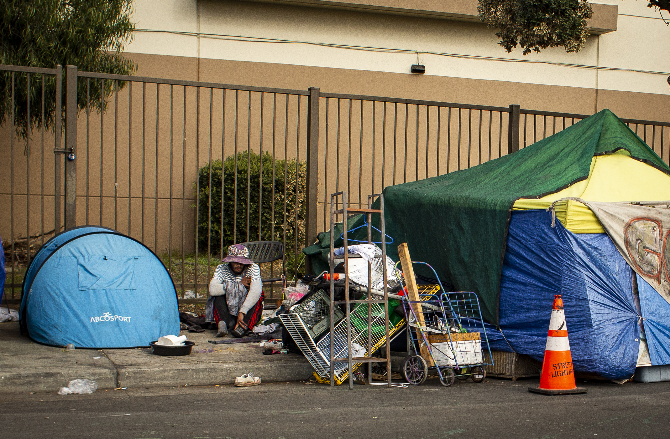 Homeless Tents Pop up Near Schools Despite LA Encampment Ban - Vimarsana News