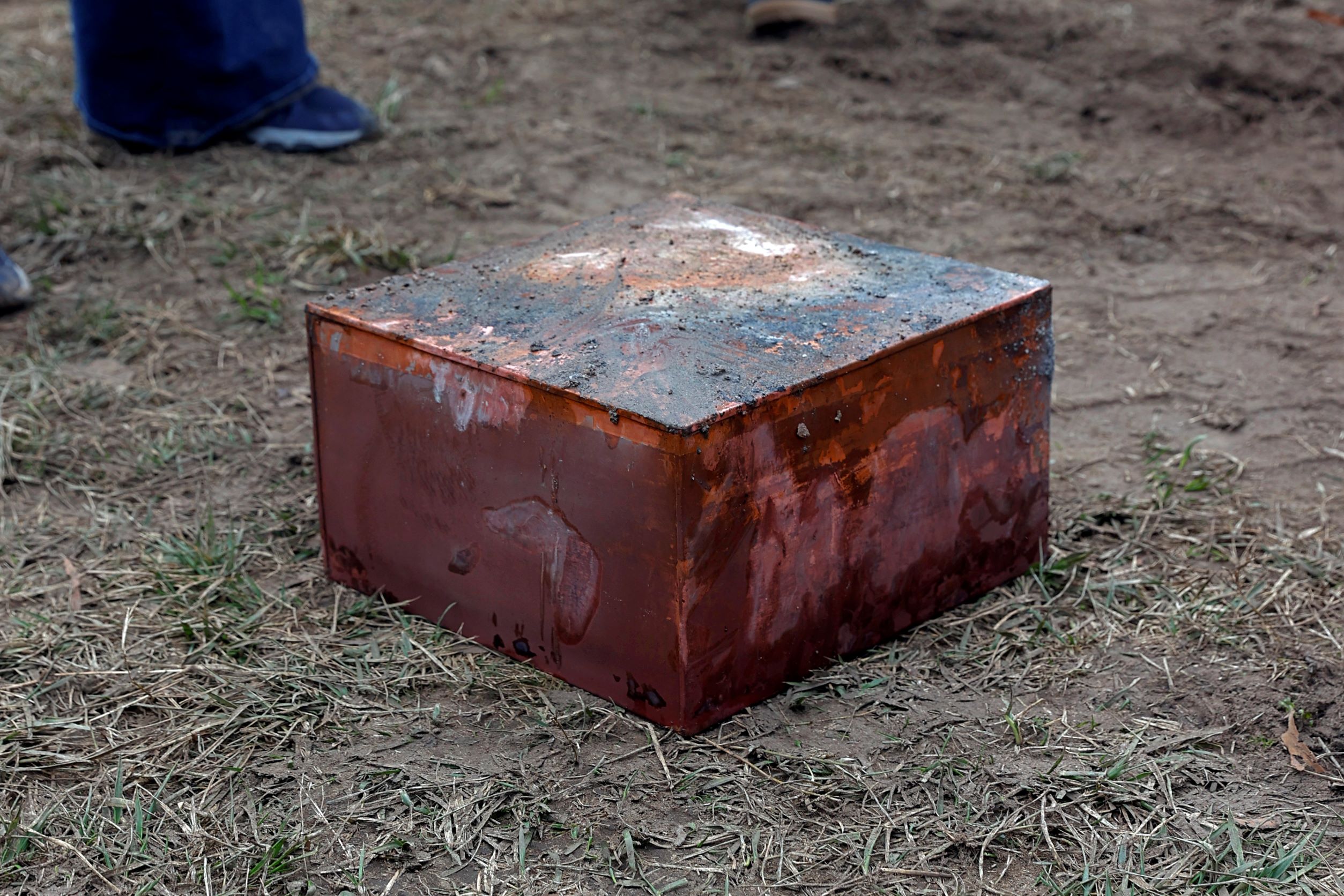 Again, Crews Find Apparent Time Capsule at Lee Statue Site - Vimarsana News