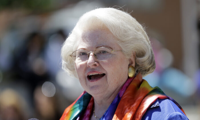 Attorney Sarah Weddington speaks during a rally in Albany, N.Y., on June 4, 2013. (Mike Groll/AP Photo)
