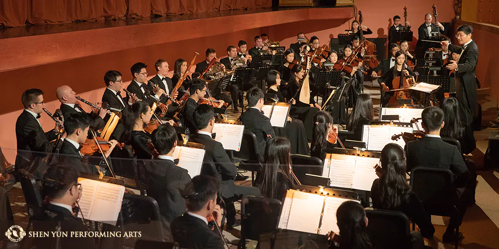The music of Shen Yun emphasizes spirituality, which is the side of our health spectrum that we often neglect. (Courtesy of Shen Yun Performing Arts)