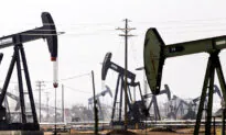 Oil Slips in US as COVID-19 Surge Halts Flights