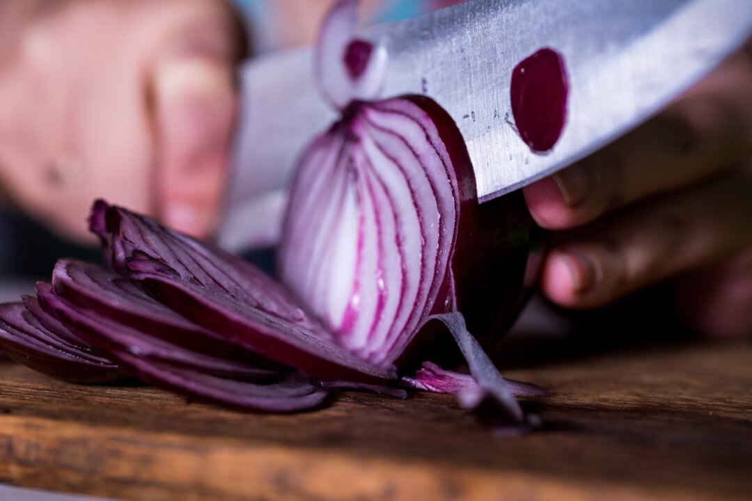 Onion bulb extract was found to strongly lower blood glucose (By Anton_dio)