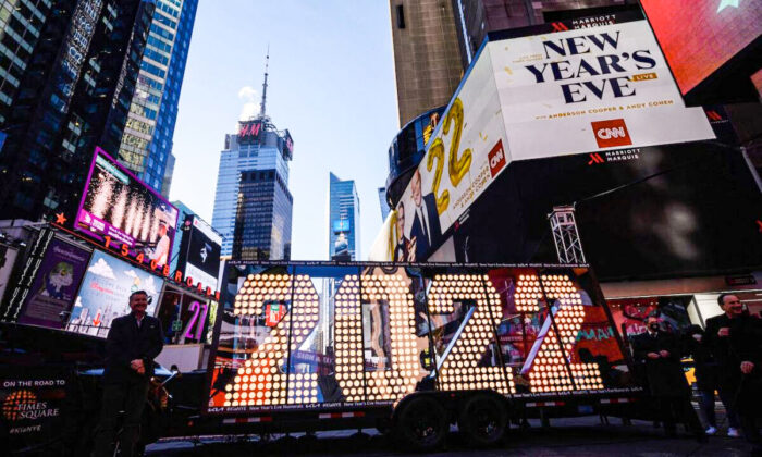People pose for photos before the 2022 numerals to be used at a new year countdown event in Times Square in New York, on Dec. 20, 2021. (Ed Jones/AFP via Getty Images)