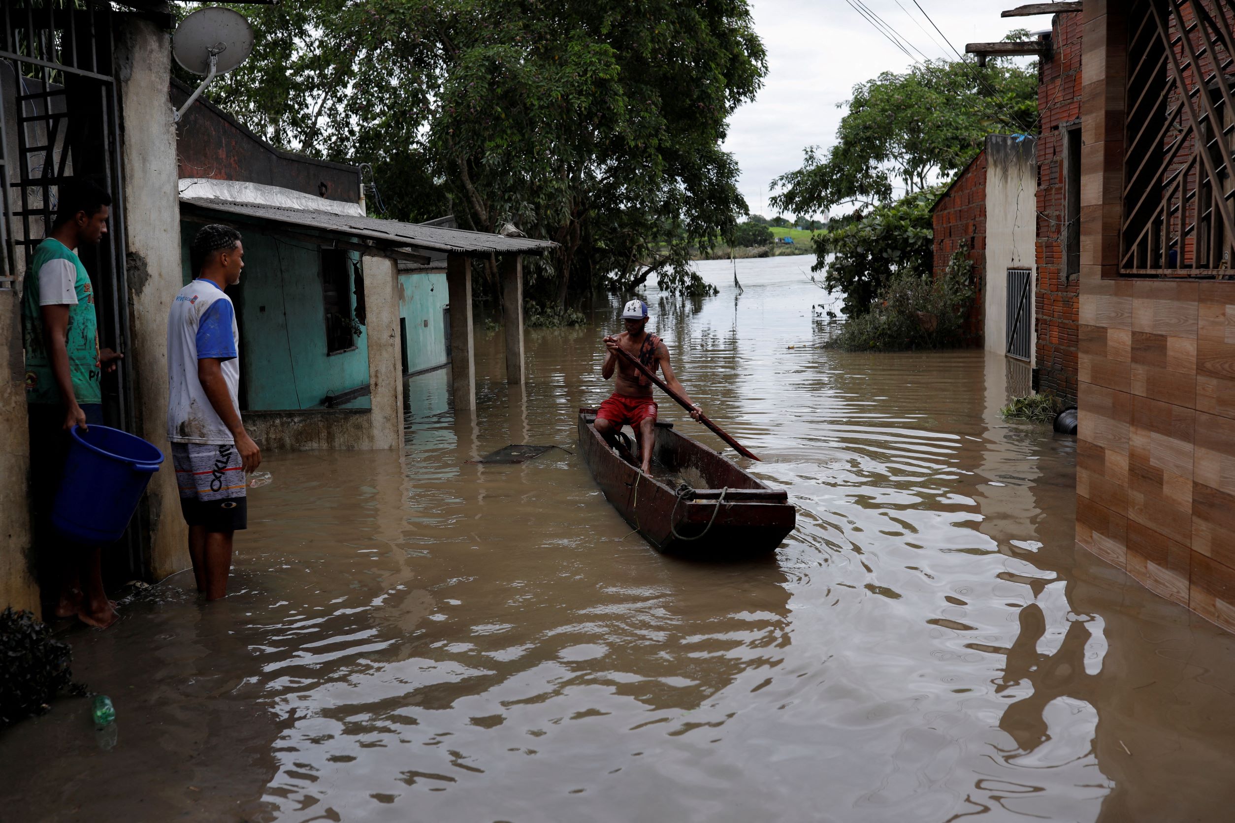 A man paddles-floods Brazil