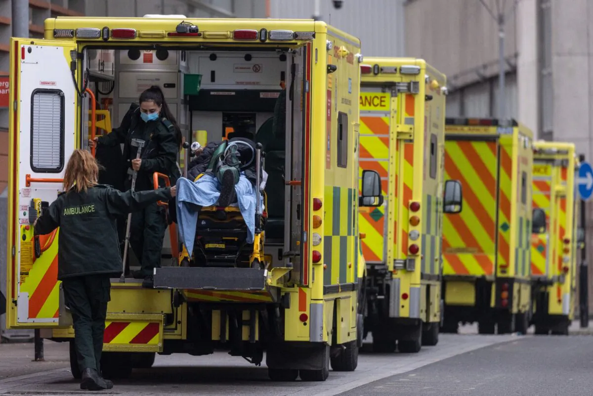 Ambulance crew move patients into the Royal London Hospital in London, on Dec. 23, 2021. (Dan Kitwood/Getty Images)