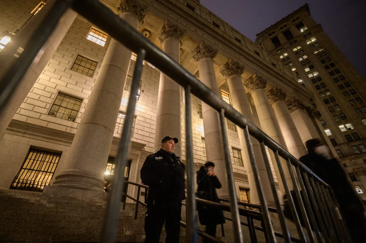 The courthouse in lower Manhattan where a jury is deliberating the verdict in the sex crimes trial of Ghislaine Maxwell in New York on Dec. 27, 2021. (Ed Jones/AFP via Getty Images)
