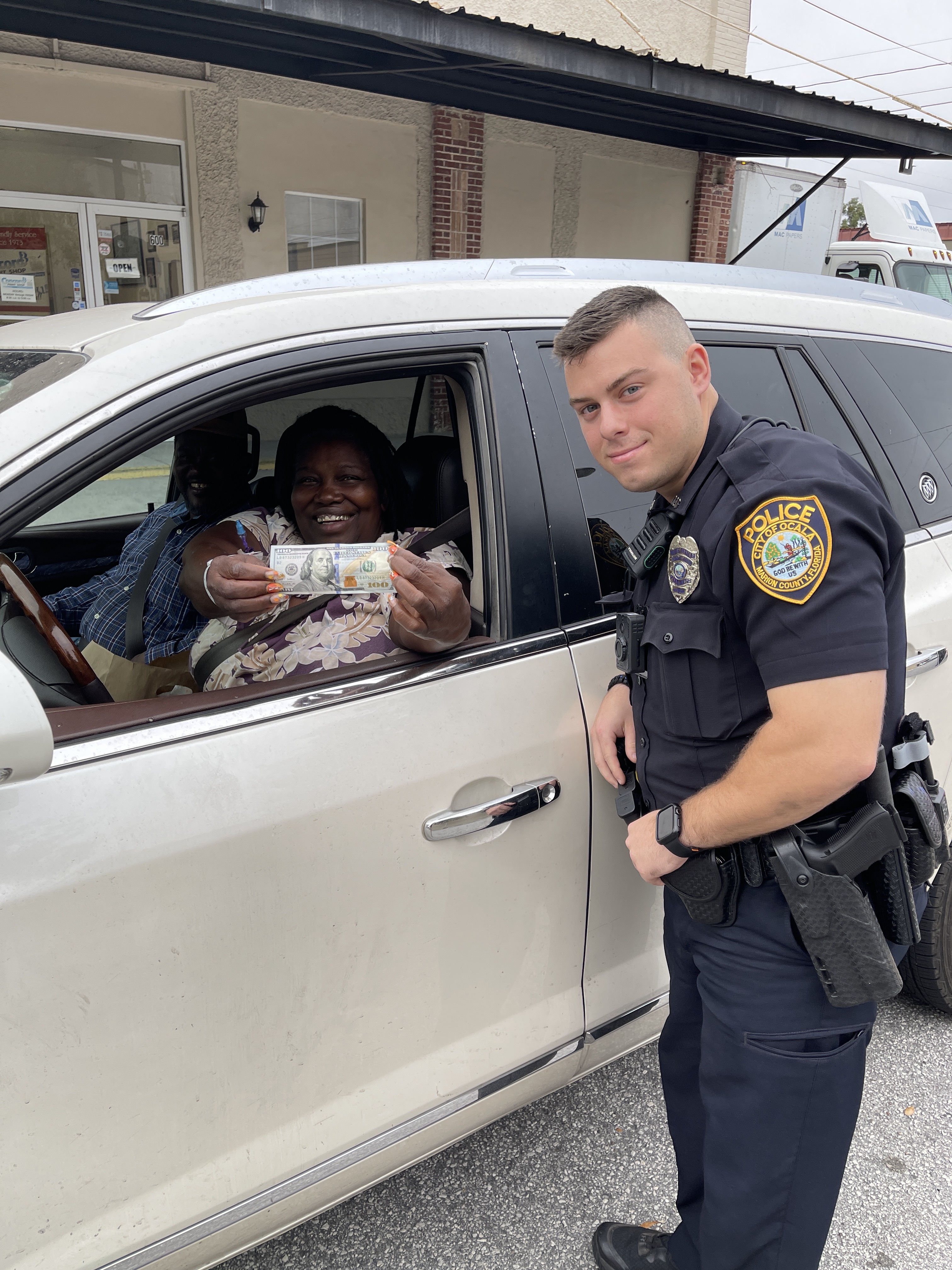 Police Departments Turn Holiday Traffic Stops Into Cause for Happy Tears by Passing Out Cash - Vimarsana News
