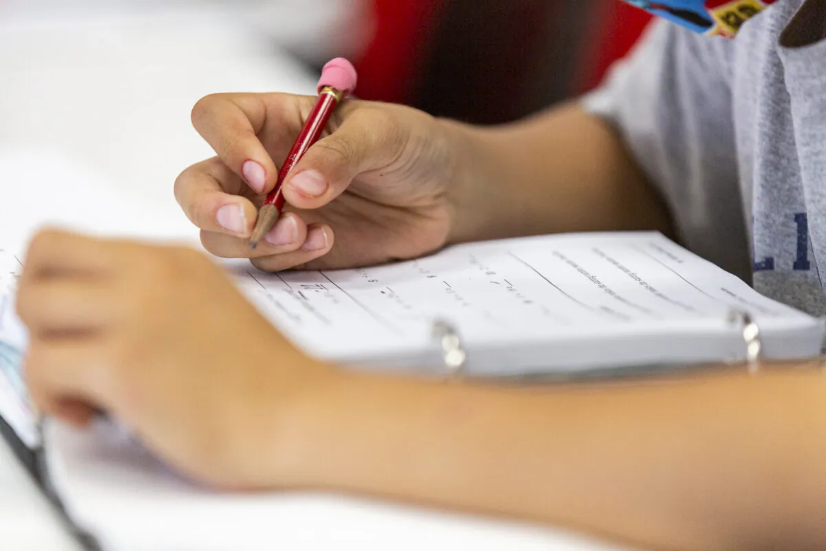Elementary students work on their math homework in Laguna Niguel, Calif., on May 12, 2021. (John Fredricks/The Epoch Times)