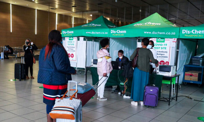 Passengers queue to get a PCR test against the coronavirus disease (COVID-19) before traveling on international flights, at O.R. Tambo International Airport in Johannesburg, South Africa, on Nov. 26, 2021. (Sumaya Hisham/Reuters)