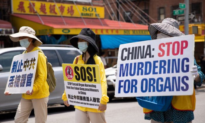 Falun Gong practitioners take part in a parade marking the 22nd year of the persecution of Falun Gong in China, in Brooklyn, N.Y., on July 18, 2021. (The Epoch Times/Chung I Ho)