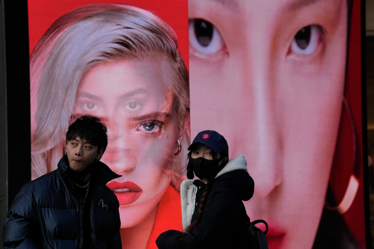 Mercedes Draws Flak for 'Insulting China' With Slanted-Eyes Model - Vimarsana News