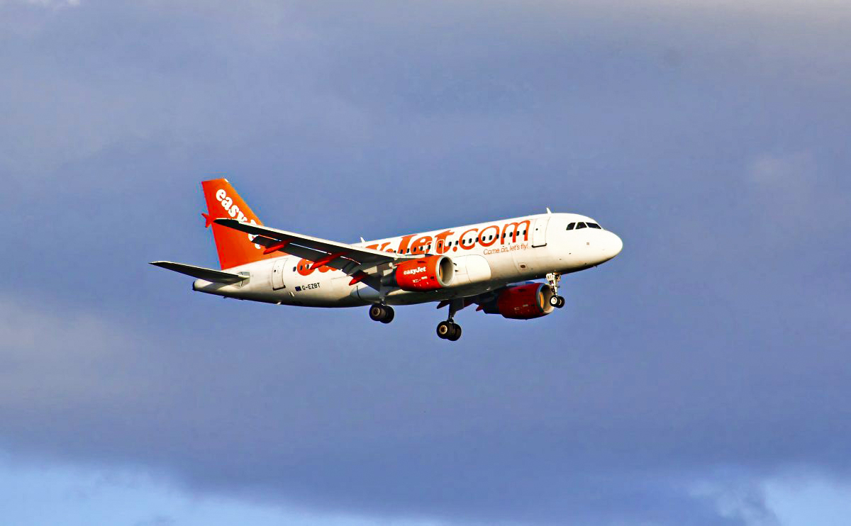 Flights in and out of UK Declined by Over 70 Percent in 2021 Amid COVID-19 Pandemic - Vimarsana News