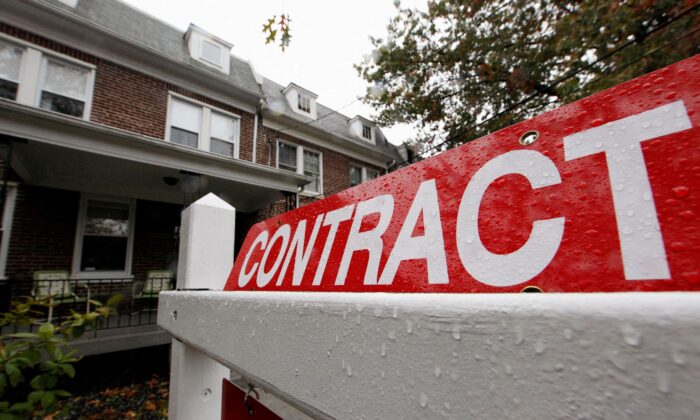 A home with a sign indicating that it is under contract to be sold is seen in a neighborhood of downtown Washington, on Oct. 27, 2009. (Jim Bourg/Reuters)