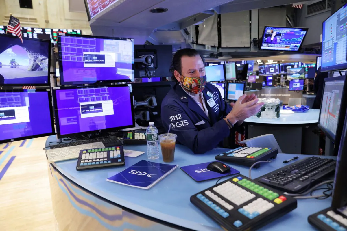 A trader works on the trading floor at the New York Stock Exchange (NYSE) in Manhattan, New York City, on Dec. 28, 2021. (Andrew Kelly/Reuters)