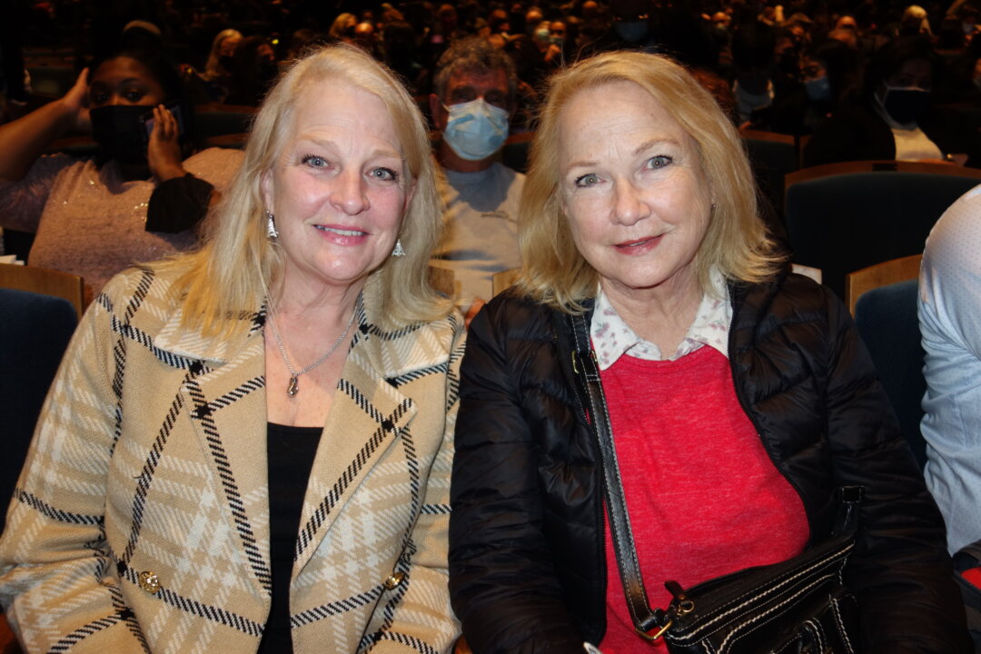 Cindy Reeves and Paula Lozano attend Shen Yun Performing Arts at Zellerbach Hall in Berkeley, Calif., on Dec. 29, 2021. (Lily Yu/The Epoch Times)