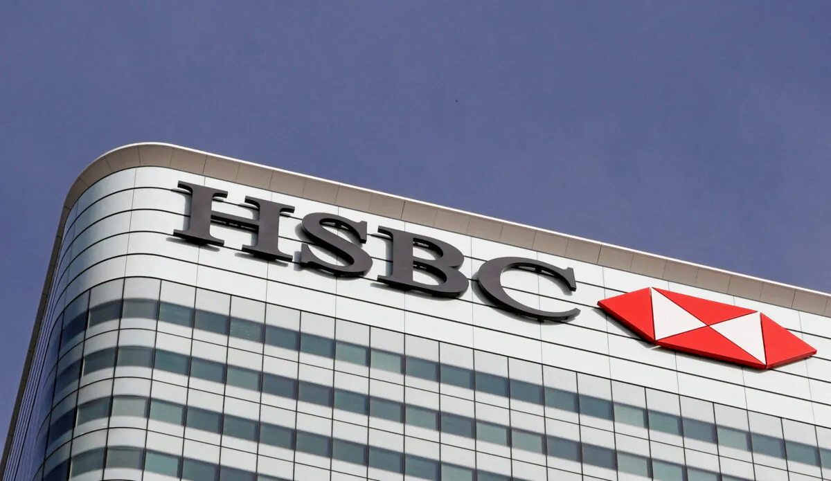 The HSBC bank logo is seen in the Canary Wharf financial district in London, on March 3, 2016. (Reinhard Krause/Reuters)
