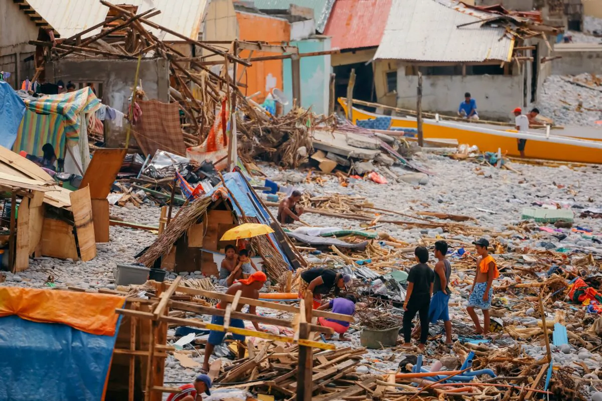 Philippine Death Toll From Its Strongest Typhoon of Year Tops 400