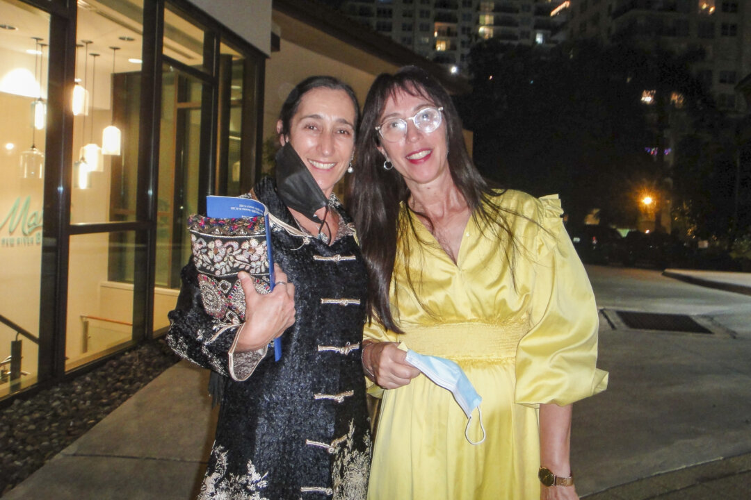Gabriela Schaffer and Devora Benchimol(R) at the Shen Yun Performing Arts performance at the Au-Rene Theatre, on Dec. 31, 2021. (Teng Dongyu/The Epoch Times)
