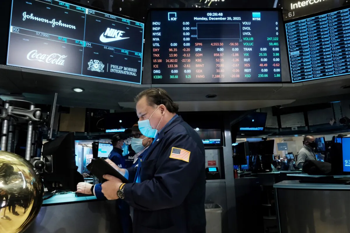 A trader works on the floor of the New York Stock Exchange (NYSE)  in New York City, on Dec. 20, 2021. (Spencer Platt/Getty Images)