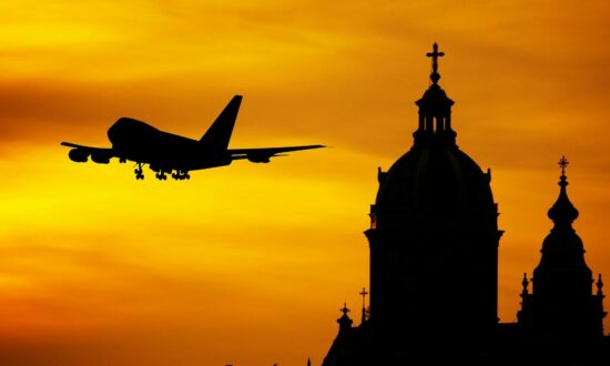 Top Airline Pilot Suffers Cardiac Arrest Between Flights Post Mandatory COVID Vaccination