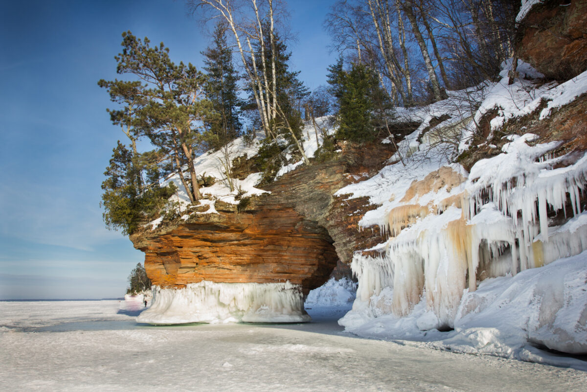Ice caves on the Apostle Islands. (Justin Meissen/CC BY-SA 2.0)
