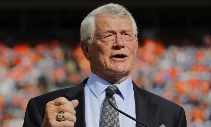Former Denver Broncos head coach Dan Reeves is inducted into the Denver Broncos Ring of Fame, during an NFL game between the Broncos and the Kansas City Chiefs, in Denver, Colo., on Sept. 14, 2014. (Jack Dempsey/AP Photo)