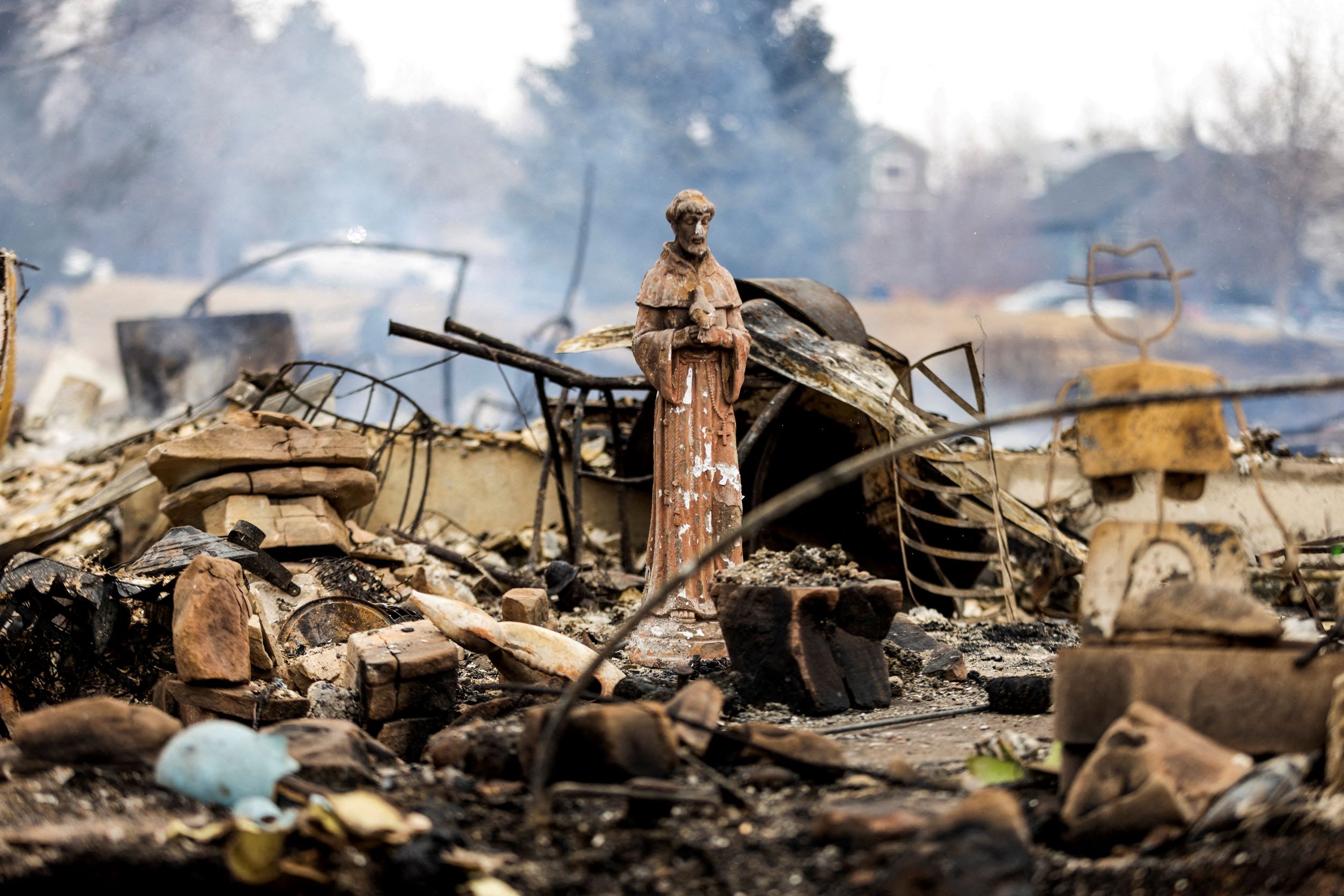 Snow and Ash: 'Miracle' No One Killed in Rare Winter Wildfire in Colorado - Vimarsana News