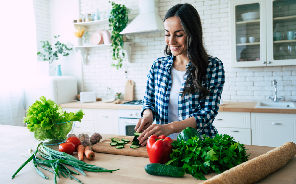 American's have been eating healthier in recent years, but Americans are still not meeting the federally recommended nutrition guidelines. (Shutterstock)