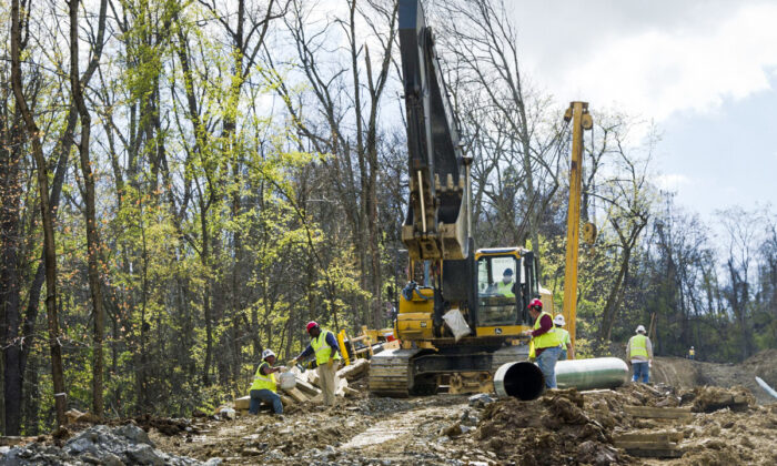 Workers lay the pipes of a gas pipeline outside the town of Waynesburg, Penn., on April 13, 2012. (Mladen Antonov/AFP via Getty Images)