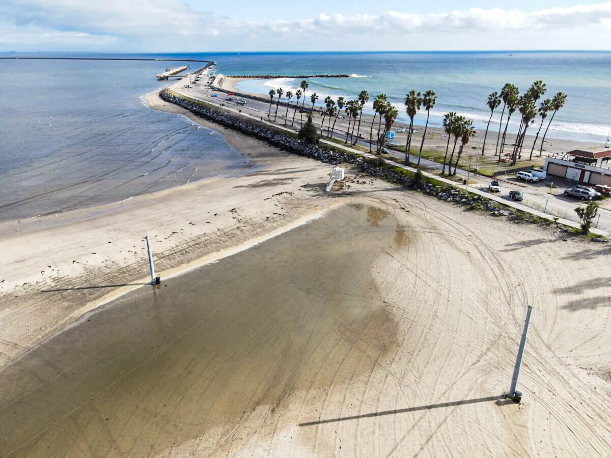 Cabrillo Beach is seen empty after the city of Long Beach closed the beaches due to a sewage spill, in Long Beach, Calif., on Dec. 31, 2021. (David Swanson/Reuters)
