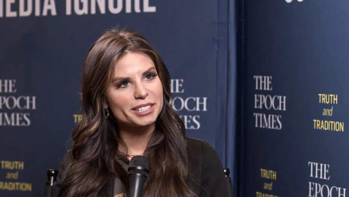 POPlitics and Spillover Host Alex Clark in an interview with The Epoch Times at a TurningPointUSA event in Phoenix, Ariz., in December 2021. (The Epoch Times)