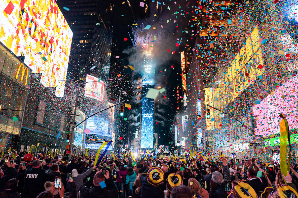 The New Year's Eve Ball touches down to mark the beginning of the new year in New York City on Jan. 1, 2022. (David Dee Delgado/Getty Images)