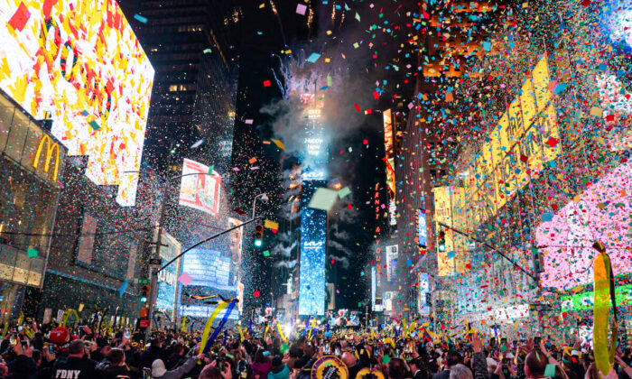 The New Year's Eve Ball touches down to mark the beginning of the new year in New York City on Jan. 1, 2022. (David Dee Delgado/Getty Images)