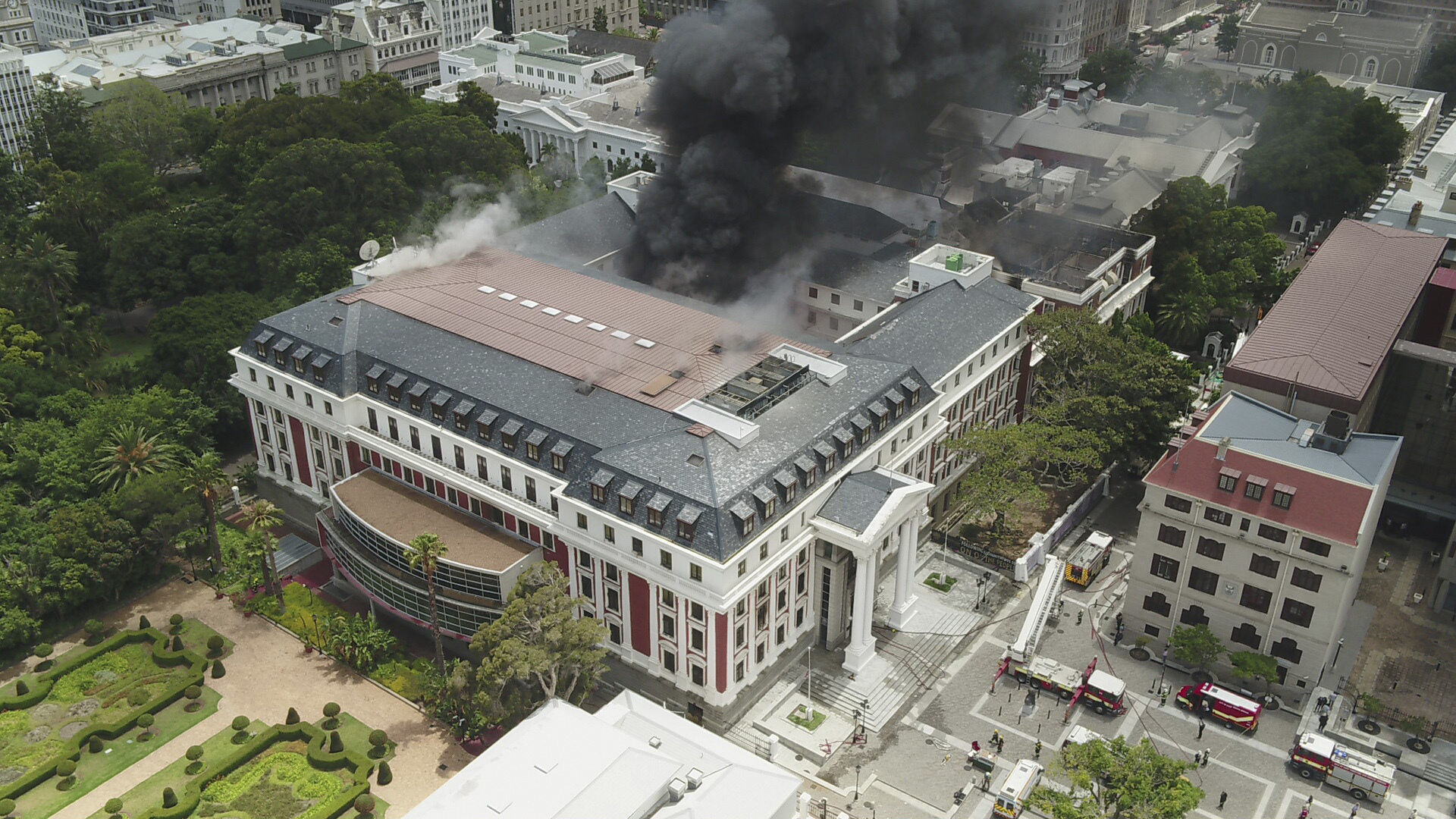 Fire Reignites at South Africa's Parliament in Cape Town - Vimarsana News