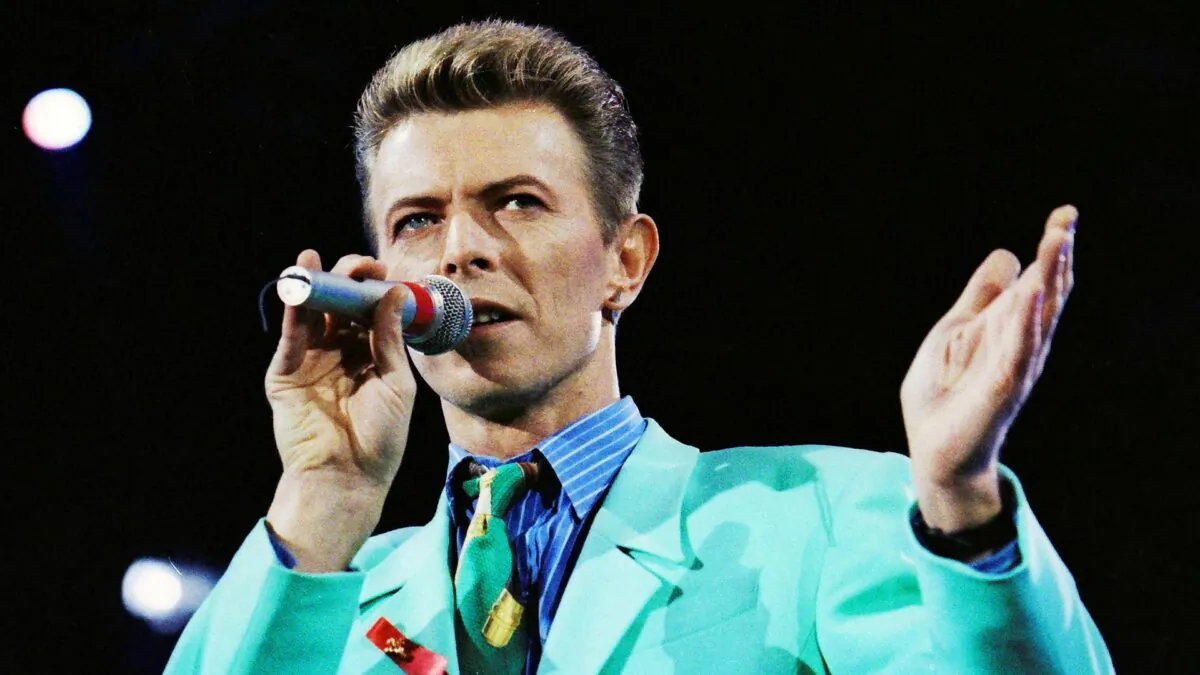 David Bowie performs on stage, during The Freddie Mercury Tribute Concert at Wembley Stadium in London, on April 20, 1992. (Dylan Martinez/Reuters)