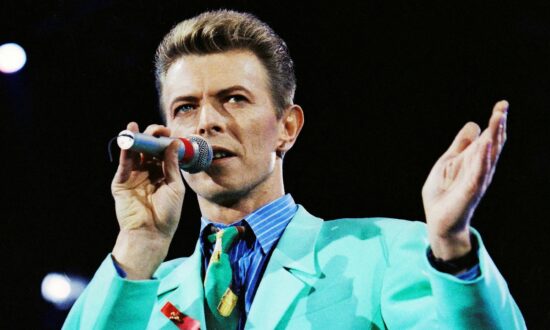 Catalog of Late Rocker David Bowie Sold to Warner Music