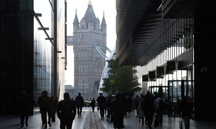 Workers walk towards Tower Bridge during the morning rush hour, amid a relaxation of lockdown restrictions during the COVID-19 pandemic in London on Sept. 15, 2021. (Toby Melville/Reuters)
