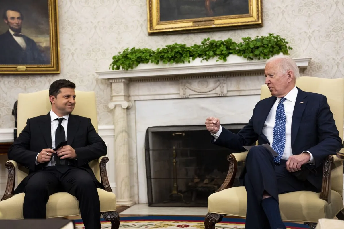 Ukrainian President Volodymyr Zelensky (L) meets with U.S. President Joe Biden in the Oval Office at the White House on Sept. 1, 2021. (Doug Mills-Pool/Getty Images)