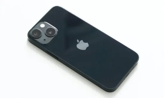 Robust iPhone Demand, Services Will Chart Apple’s Course in 2022: Wedbush