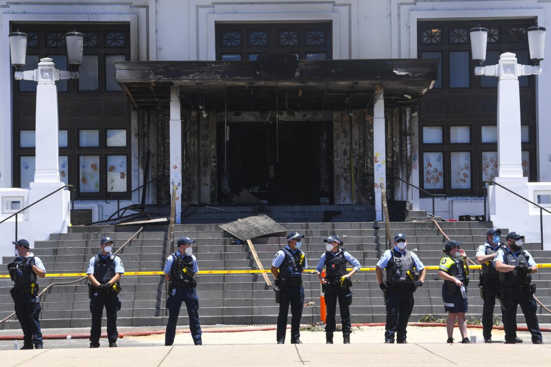 Cops on Alert Outside Old Parliament House as Protesters Fail to Show Up