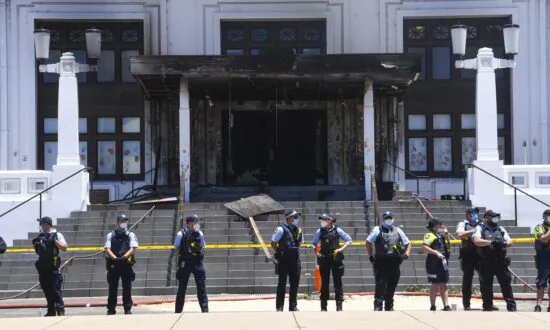 Cops on Alert Outside Old Parliament House as Protesters Fail to Show Up