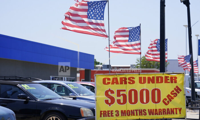 American Drivers Go Deeper Into Debt