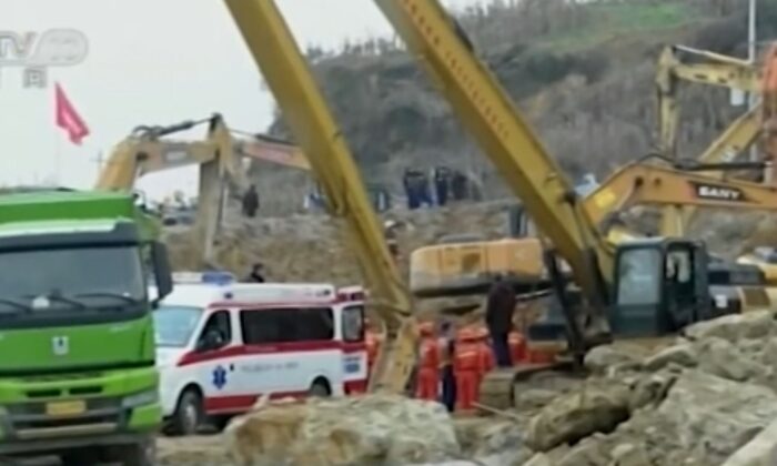 Rescue workers and excavators at a construction site hit by a landslide in Bijie city, Guizhou Province, southwestern China, on Jan. 4, 2022. (CCTV via AP/Screenshot via The Epoch Times)