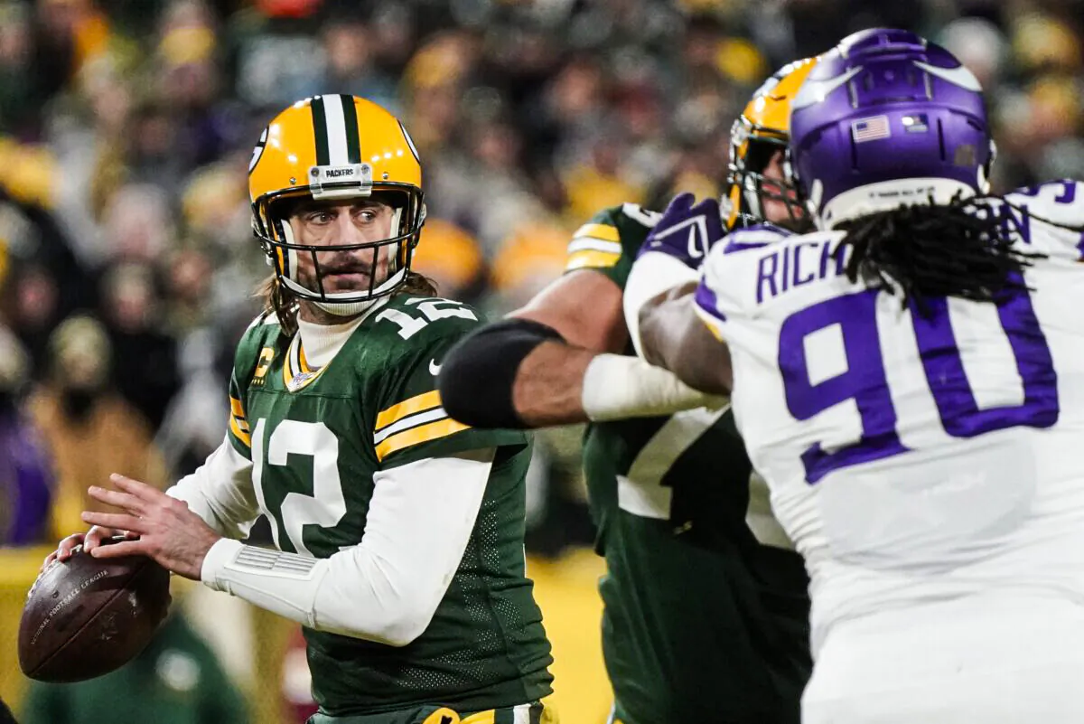 Green Bay Packers' Aaron Rodgers thorws during the first half of an NFL football game against the Minnesota Vikings in Green Bay, Wis., on Jan. 2, 2022. (Morry Gash/AP Photo)