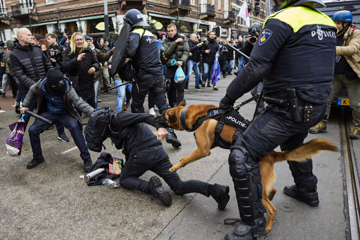 Clashes erupt between police and anti-COVID-19 rule protesters on January 2, 2022 in Amsterdam, Netherlands.  (Pierre Crom/Getty Images)