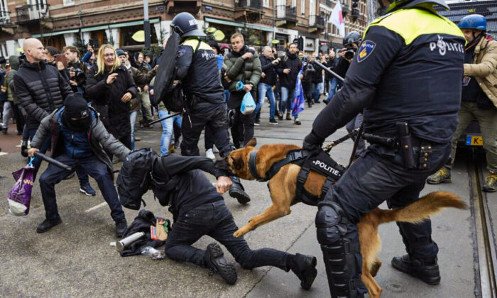 Clashes erupt between police and anti-COVID-19 rule protesters on January 2, 2022 in Amsterdam, Netherlands.  (Pierre Crom/Getty Images)