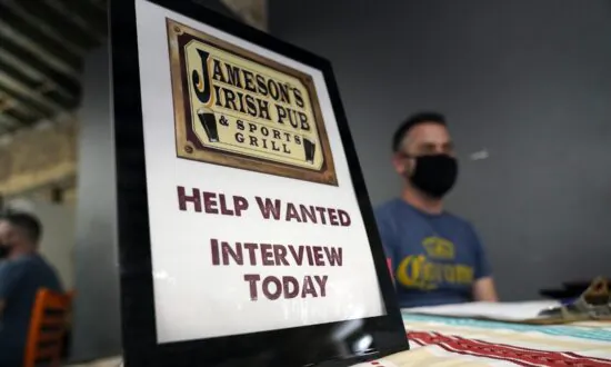 US Private Payrolls Surpass Expectations for December